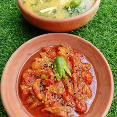 A picture of Pyaaz Tamater ki Chutney.