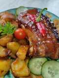 Mézes-fokhagymás sült bőrös császár chilis-rozmaringos steak burgonyával