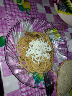 Una foto de Spaghetti con champiñones en salsa de atún