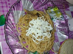 Una foto de Spaghetti con champiñones en salsa de atún