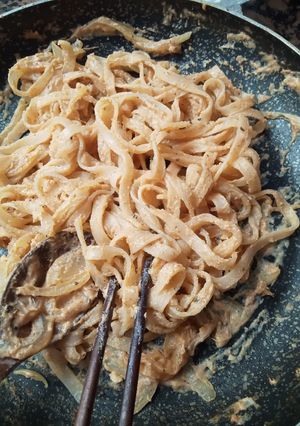 A picture of Healthy one-pan garlic tofu noodles.