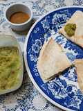 Quesadillas con pasta de palta
