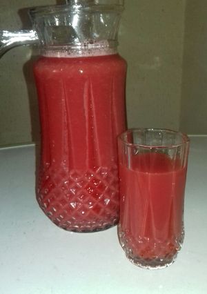 A picture of Water melon drink.