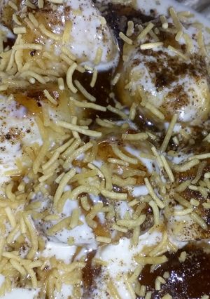 A picture of Dahi Vada.