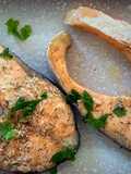 Salmón al horno con eneldo y cilantro