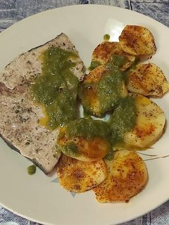 Una foto de Emperador con patata asada en microondas
