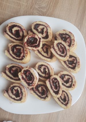 Gluténmentes tejmentes sütőpor nélküli piskótatekercs lekvárral recept fotója