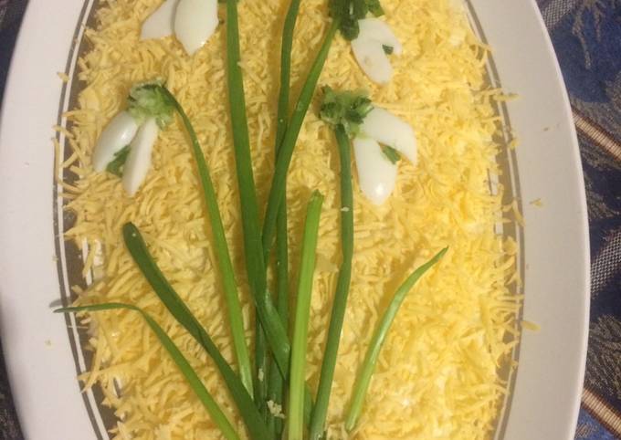 Салат Первоцвет с курицей и крабовыми палочками — рецепт с фото и видео