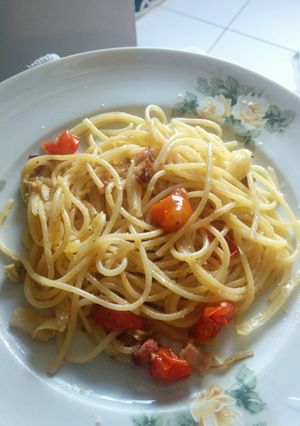 Foto de Macarrão de bacon e tomate cereja
