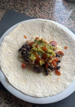 Una foto de Burrito de carne picada con frijoles negros