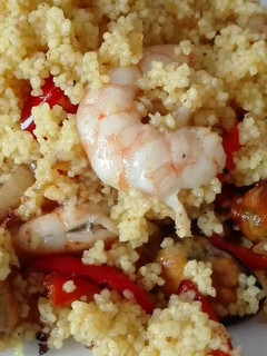 Una foto de Cuscús al curry con gambas y mejillones