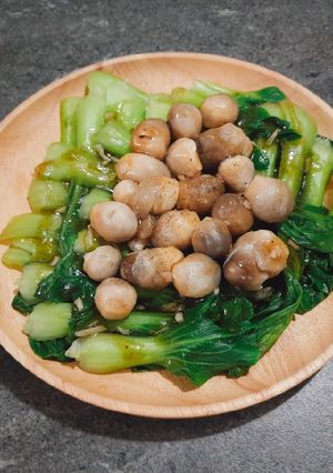 Hình của món Cải thìa & nấm xốt dầu hào.