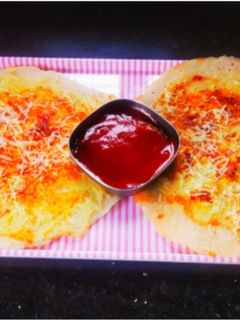 चीज शेजवान एग डोसा (cheese schezwan egg dosa recipe in marathi) रेसिपी चे मुख्य फोटो