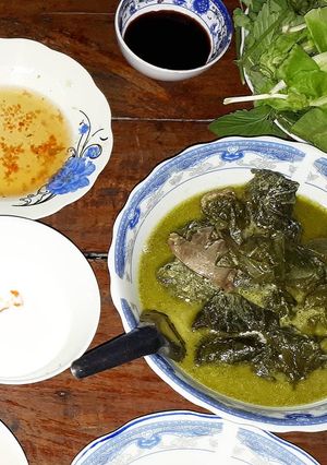 Hình của món Vịt gói lá mướp.