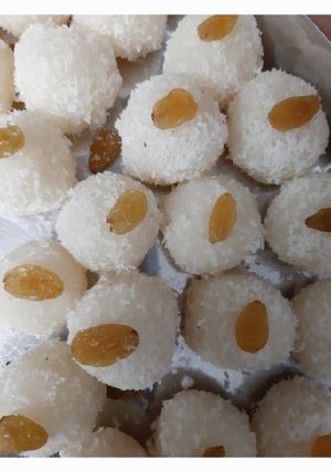 કોપરા ના લાડુ (Kopra Ladoo Recipe In Gujarati) રેસીપી મુખ્ય ફોટો