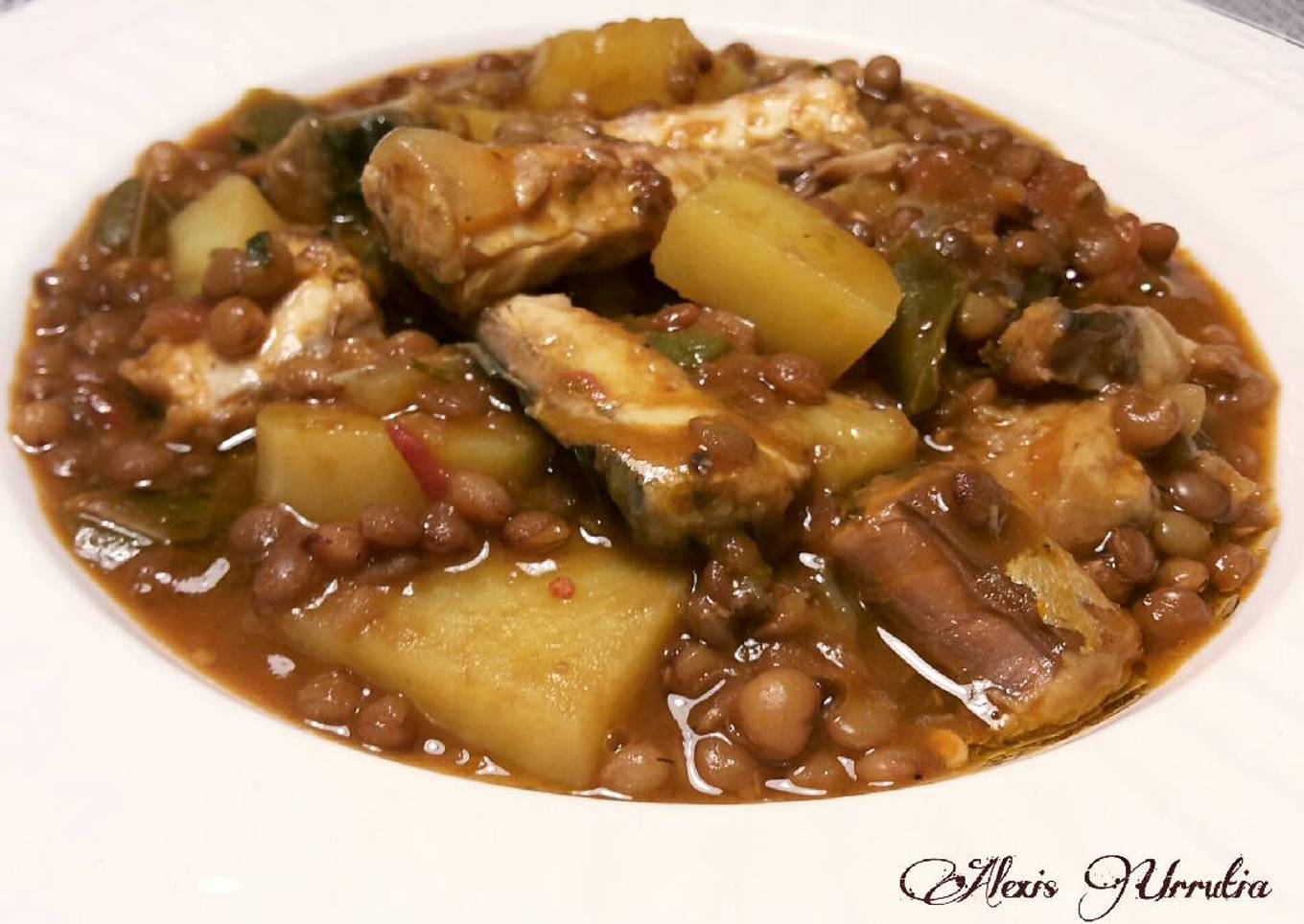 Lentejas con patatas y pescado frito