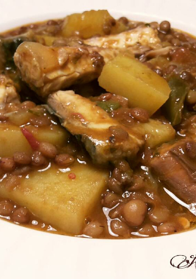 Una foto de Lentejas con patatas y pescado frito