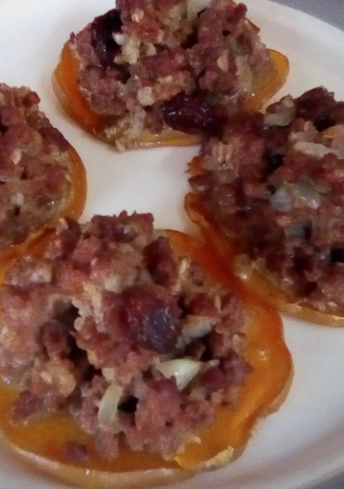 Una foto de Albóndigas de carne cocida y con uvas pasas🐮┏⁠(⁠＾⁠0⁠＾⁠)⁠┛