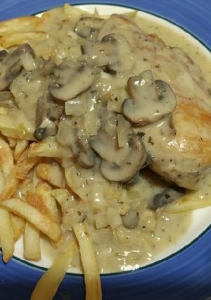 Una foto de Pollo al champiñón