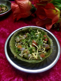 पालक कटोरी चाट(Palak katori chaat recipe in Hindi) रेसिपी मुख्य फोटो