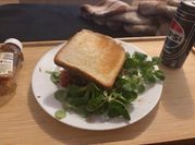 Une photo de snack frit