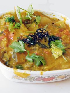 கத்திரிக்காய், தக்காளி, பெர்ல் வெங்காயம் கொத்சு (gothsu) செய்முறை முக்கிய புகைப்படம்