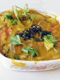 கத்திரிக்காய், தக்காளி, பெர்ல் வெங்காயம் கொத்சு (gothsu) செய்முறை முக்கிய புகைப்படம்
