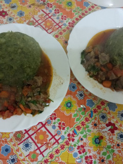 A picture of Mokimo and beef stew.