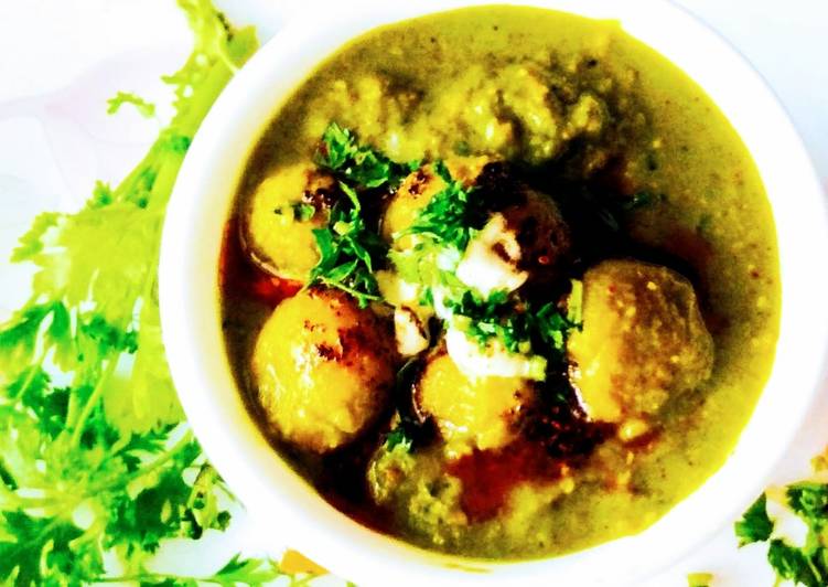 Recipe of Any-night-of-the-week Dum aloo in Thai green curry