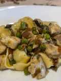 Tortellini ripieni di Cernia con Pancetta Affumicata, Pesce Spada e Pisellini Novelli