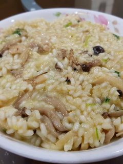 雞肉蕈菇燉飯 的食譜成品照片