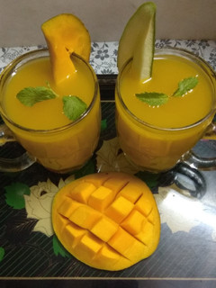 મેંગો ફ્રુટી (Mango Frooti Recipe In Gujarati) રેસીપી મુખ્ય ફોટો