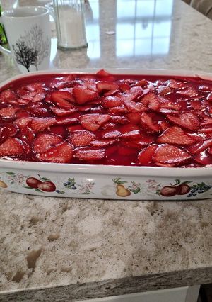 A picture of Strawberry Pretzel Salad.