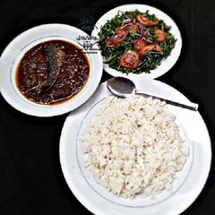 A picture of White rice and stew.