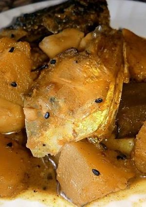 ইলিশ এর মাথা দিয়ে আলু কুমড়ো বেগুন এর তরকারি রেসিপির প্রধান ছবি