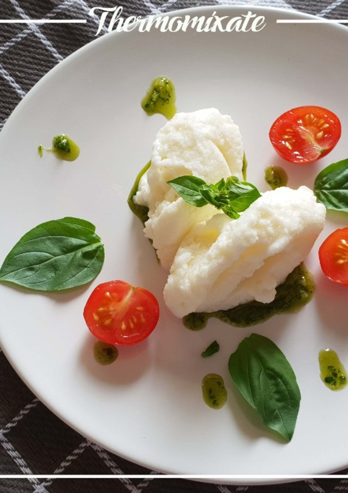Una foto de Helado de mozzarella y pesto de albahaca con Thermomix
