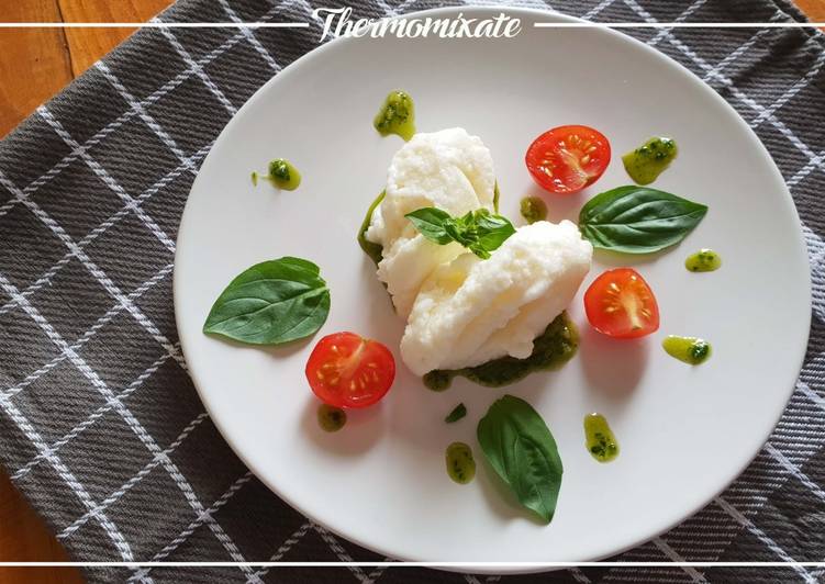 Helado de mozzarella y pesto de albahaca con Thermomix