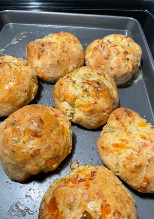 A picture of Crab stuffed cheddar bay biscuits.