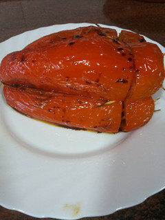 Una foto de Pimiento rojo relleno de arroz