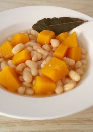 Una foto de Judías blancas con calabaza baja en calorías