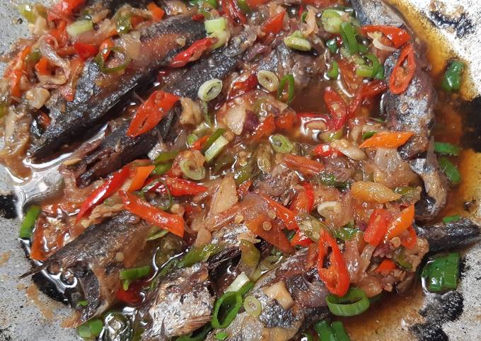Tumis ikan cue (keranjang) pedas