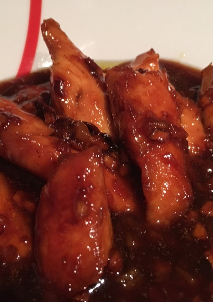 Una foto de Pollo en salsa de ajo