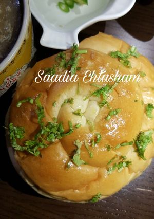 A picture of Garlic spiral buns. Side dish.