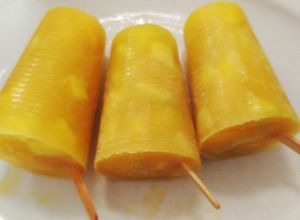Una foto de Helados de mango biche! Súper fácil !!...🥭💚