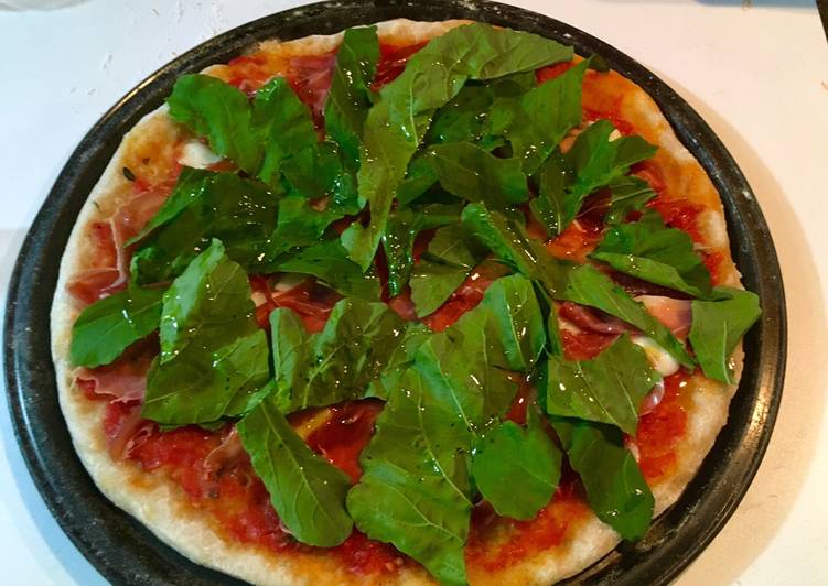 》 Pizza de muzzarella de búfala, jamon e rúcula orgânica - Gozhowgos