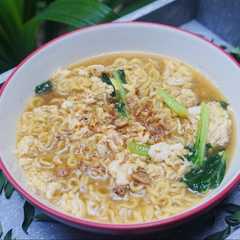 A picture of Mie dog dog a la burjo jogja.