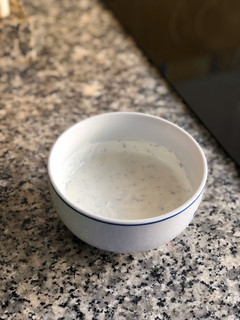 Una foto de Salsa hecha con yogur griego natural