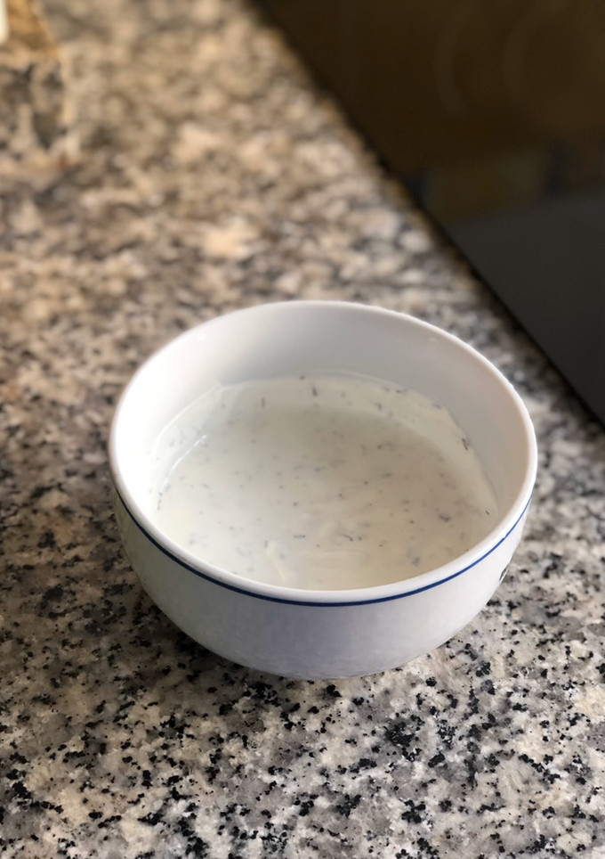 Una foto de Salsa hecha con yogur griego natural