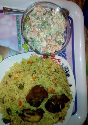 A picture of Fosigns specia Fried rice and Veggie Salad.