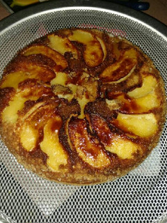 Una foto de Torta invertida de manzana